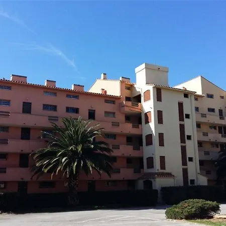 Apartment T2 En Rez-de-chaussee Avec Terrasse, Proche Et Piscine - 4 Couchages - - Fr-1-388-40